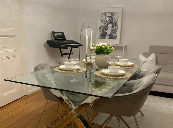 Altbau-Oase Der Eleganz: Stadtnaher Komfort Pur